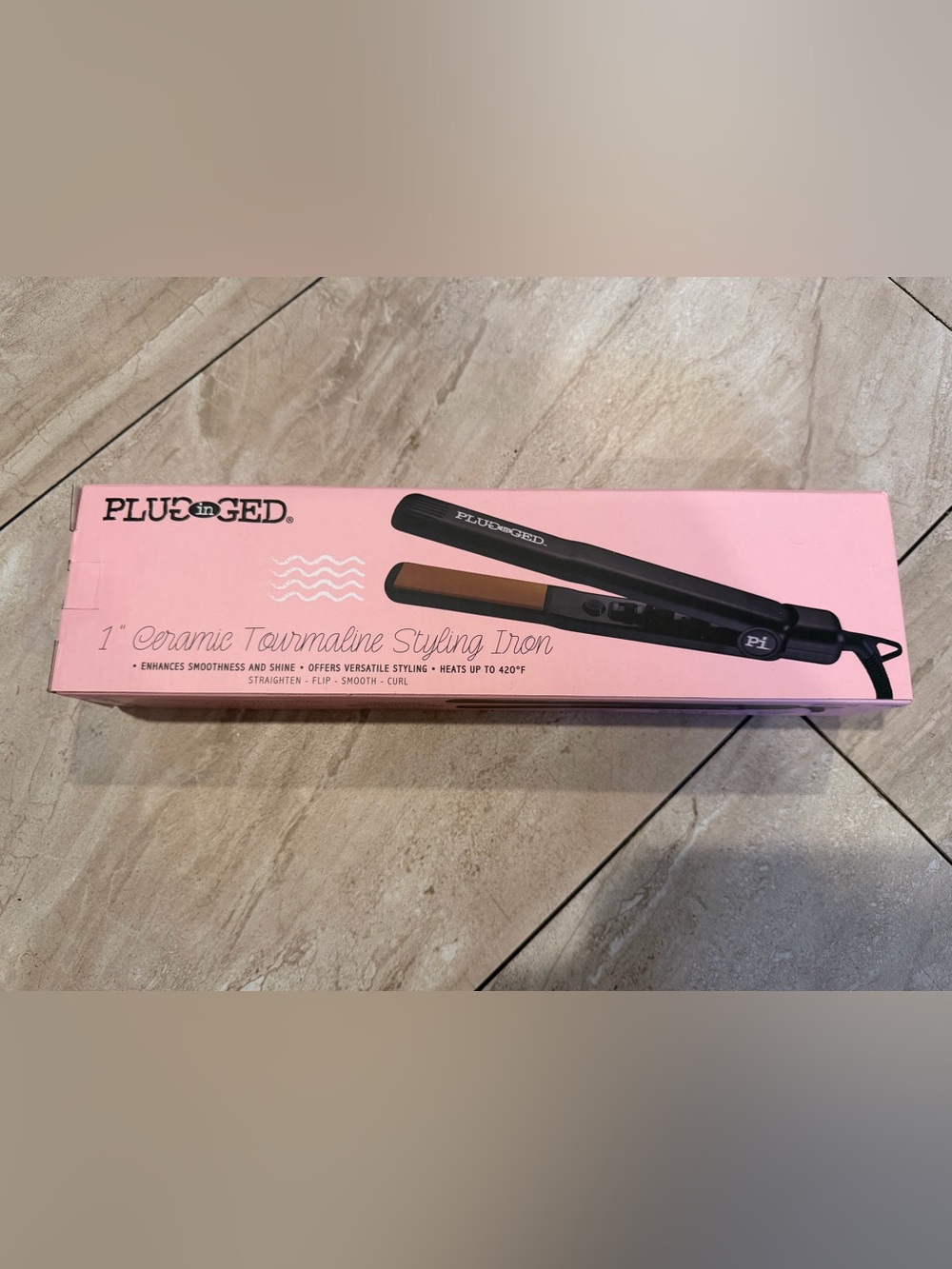 Plugg Black Flat Iron with Pink Box